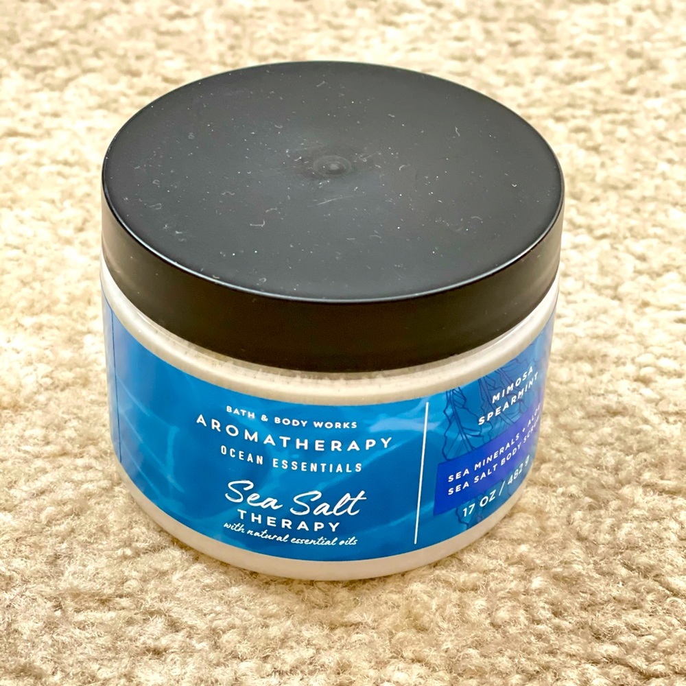 BATH & BODY WORKS aromatherapy sea salt body scrub